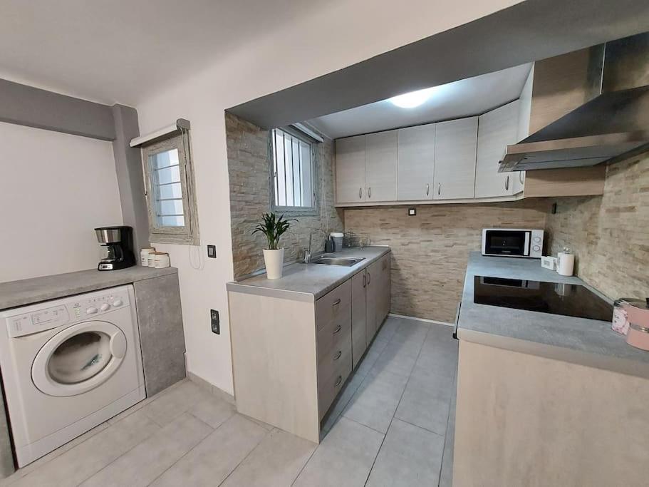 Anastasia'S Apartment With Yard Афины Экстерьер фото